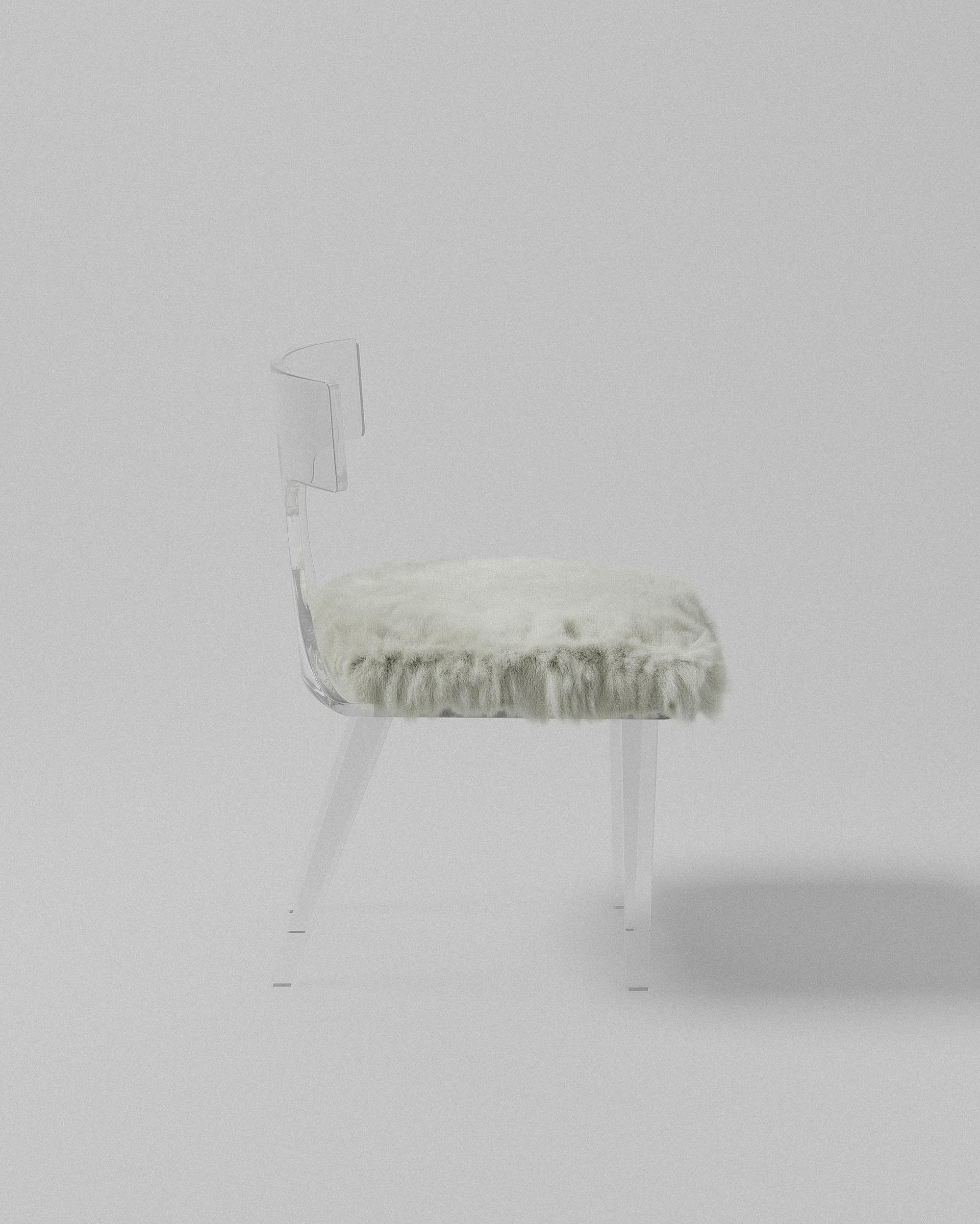 Marilyn acrylic chair – Clear acrylic chair with fluffy cushion, side view | MUÑIZ Miami