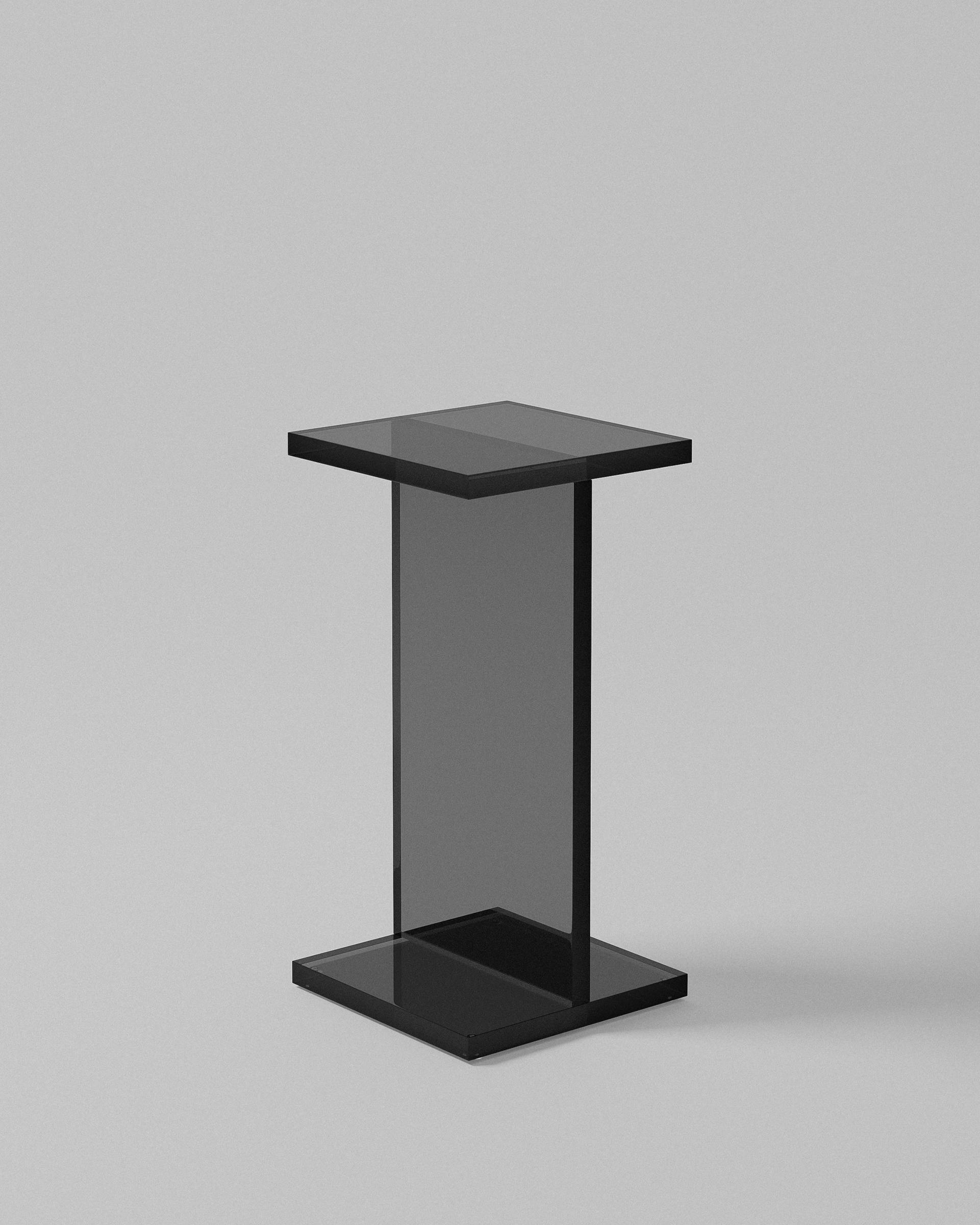I-Beam acrylic end table – smoke acrylic | MUÑIZ Miami